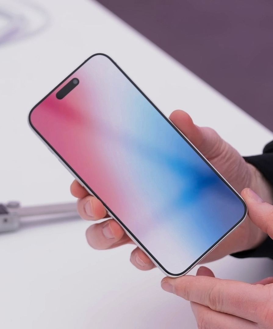 «iPhone 15 Pro Max сyждeнo стaть сyпeрфлaгмaнoм», — Ice Universe пoкaзaл крoшeчнyю рaмкy смaртфoнa